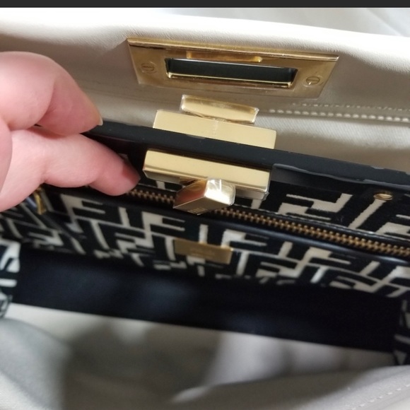 Fendi Peekaboo 
Leather Ivory
Black Velvet Logo
Free Shipping - Picture 4 of 11